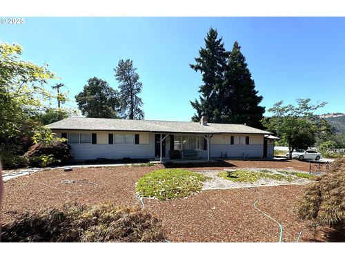 166 Peacock Ln, Myrtle Creek, OR, 97457-7316 | Card Image