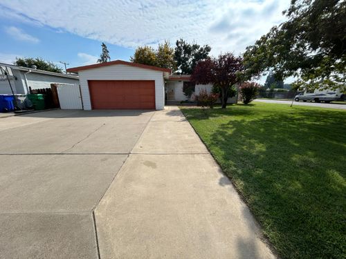 3300 Dakota St, Atwater, CA, 95301-2008 | Card Image