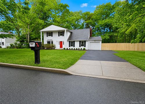 2 Shenandoah Blvd, Coram, NY, 11727-1726 | Card Image