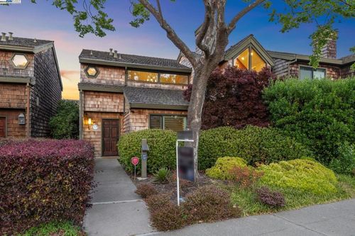 817 Harbor Rd, Alameda, CA, 94502-7408 | Card Image