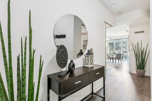 502-38 Iannuzzi St, Toronto, ON, M5V0S2 | Card Image