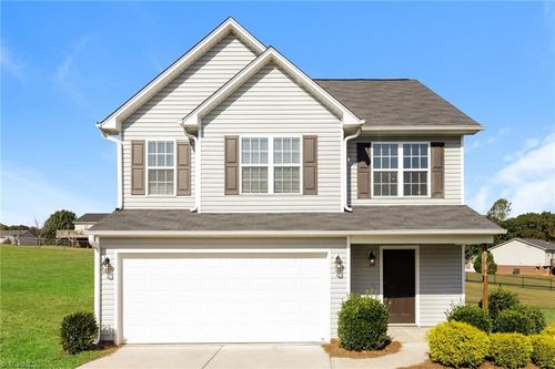 6166 Brentwood Park Dr, Rural Hall, NC, 27045-9018 | Card Image