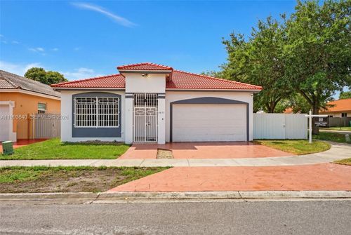 8852 Nw 147th Ln, Miami Lakes, FL, 33018-7371 | Card Image