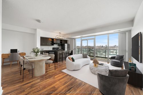 504-35 Brian Peck Cres, East York, ON, M4G0A5 | Card Image