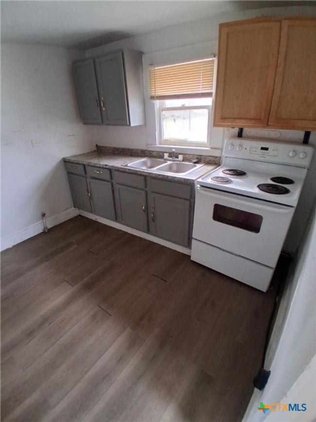 1206 W 7 Th St, House other with 3 bedrooms, 1 bathrooms and null parking in Cameron TX | Image 6