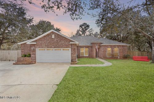 2617 Shelby Ln, Ocean Springs, MS, 39564-8781 | Card Image