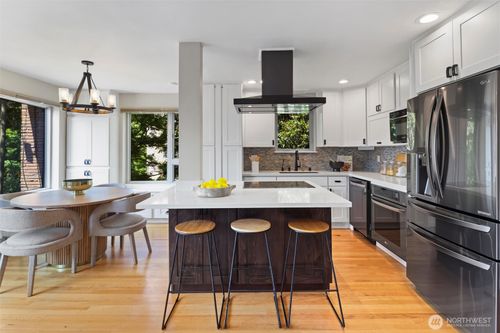 apt-407-530 W Olympic Pl, Seattle, WA, 98119-3655 | Card Image