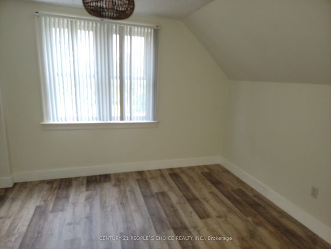 27 South Dr, House other with 3 bedrooms, 2 bathrooms and 5 parking in Dundas ON | Image 9