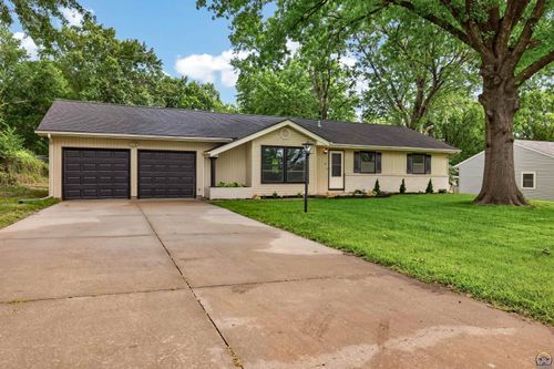 2538 Se 37th St, Topeka, KS, 66605-2312 | Card Image