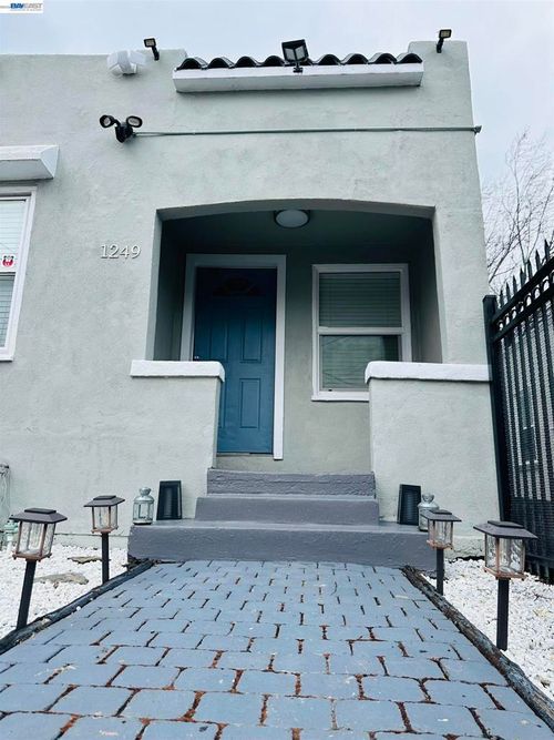 1249 88th Ave, Oakland, CA, 94621-1115 | Card Image