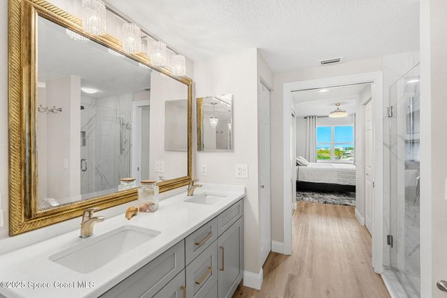 Walk-in Shower | Image 27