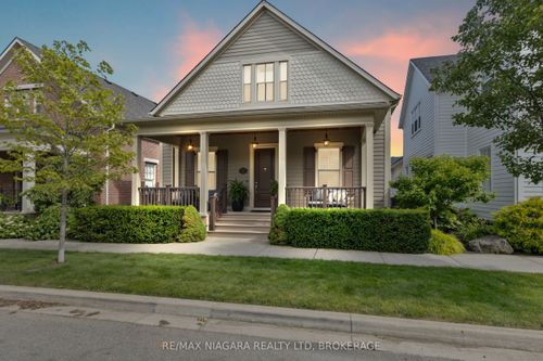 35 Brock St, Niagara on the Lake, ON, L0S1J0 | Card Image