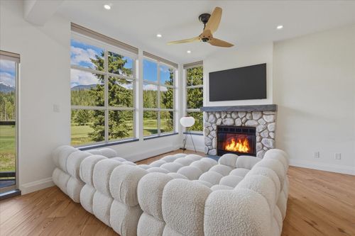 5-4644 Blackcomb Way, Whistler, BC, V8E0H2 | Card Image