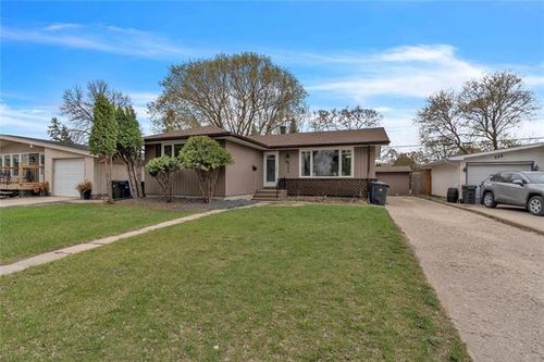342 Templeton Ave, Winnipeg, MB, R2V1S4 | Card Image