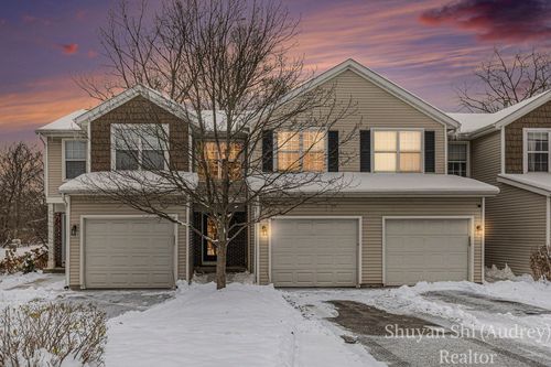 3296 Park Ridge Ln Ne, Grand Rapids, MI, 49525-7038 | Card Image