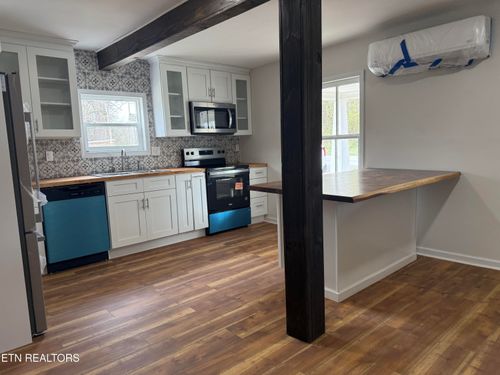 a-2281 Lone Mountain Rd, Tazewell, TN, 37879 | Card Image