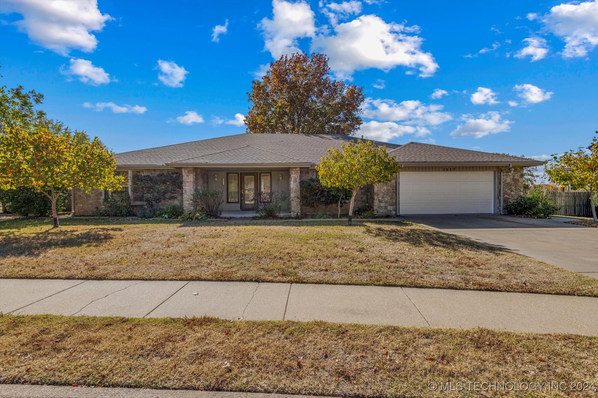 2617 Kensington Way, For Sale in Bartlesville Zoocasa
