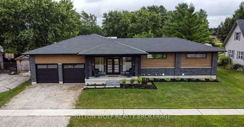 {{alt}} | Card Image