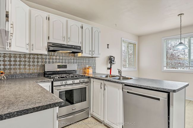 50 Davey Cres, House other with 4 bedrooms, 3 bathrooms and 4 parking in Amherstview ON | Image 14
