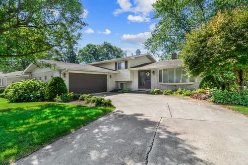 321 E Elizabeth Dr, Crown Point, IN, 46307-4913 | Card Image