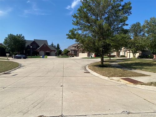 21675 Medallion Ct, Macomb, MI, 48044-2284 | Card Image