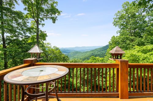 832 Dunloggin Road, Cullowhee, NC, 28723 | Card Image