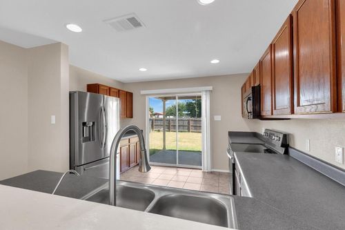 111 S Creekbend Dr, Hutto, TX, 78634-4176 | Card Image