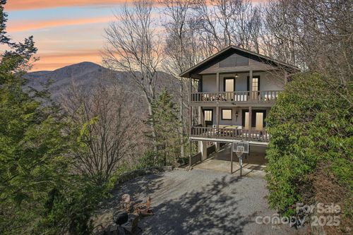 821 Summit Dr, Maggie Valley, NC, 28751 | Card Image