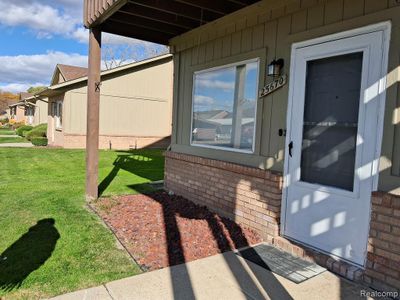 19 - 25670 E Lira Lane W, Condo with 2 bedrooms, 1 bathrooms and null parking in Warren MI | Image 2