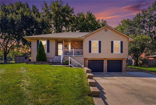 3306 Nw Shannon Ct, Blue Springs, MO, 64015-7430 | Card Image