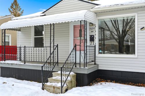 4654 Gloria St, Wayne, MI, 48184-2257 | Card Image