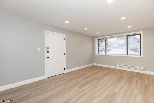 1b-100 Lakeview Ave, Clifton, NJ, 07011-4038 | Card Image