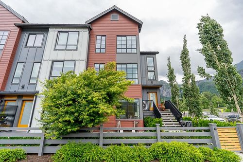 37981 Helm Way, Squamish, BC, V8B2A1 | Card Image