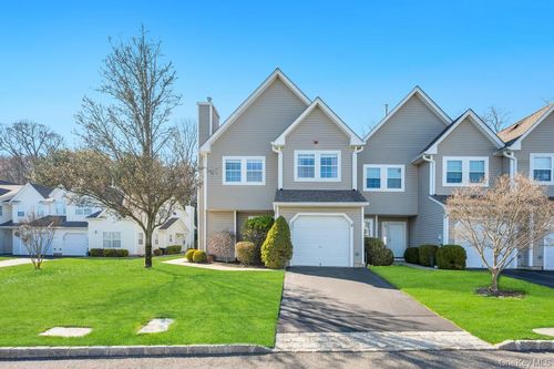 198 Erik Dr, East Setauket, NY, 11733-6402 | Card Image