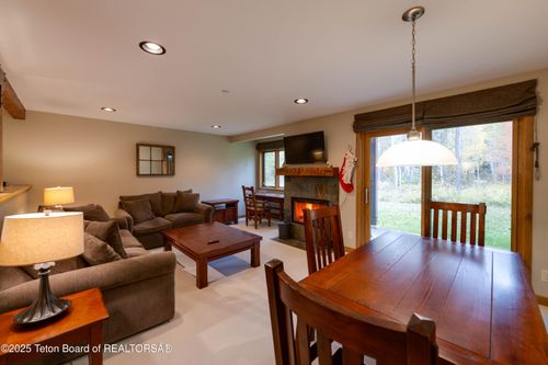 39-1-2-4450 Berry Dr, Wilson, WY, 83014 | Card Image