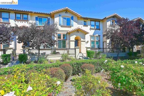 215 Santa Barbara St, San Pablo, CA, 94806-5026 | Card Image