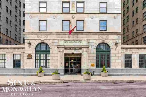 15 E Kirby St, Detroit, MI, 48202-4047 | Card Image