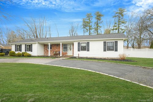 15 Vee Jay Dr, Shoreham, NY, 11786-2247 | Card Image