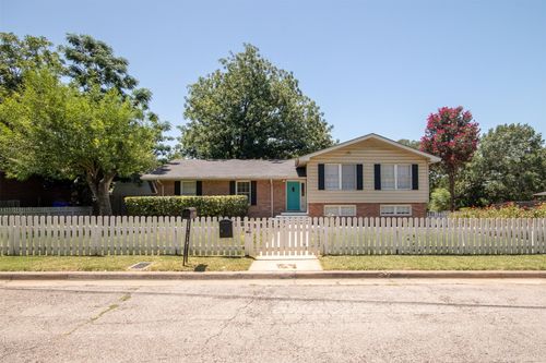 2325 Lake Ridge Cir, Waco, TX, 76710-1111 | Card Image
