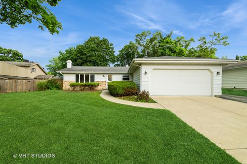 618 Lor Ann Dr, South Elgin, IL, 60177-2112 | Card Image