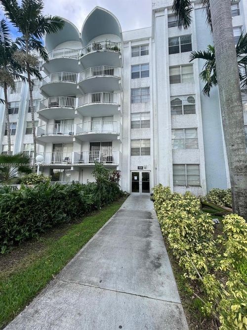 105-494 Nw 165th Street Rd, Miami, FL, 33169-6465 | Card Image