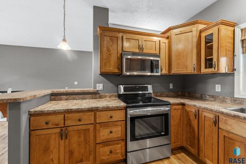 105 E Switch Grass Trl, Brandon, SD, 57005-2548 | Card Image