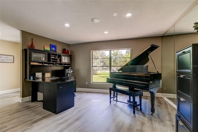 Music/office area | Image 9