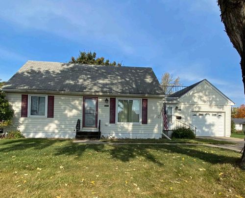 1227 Parallel St, Chaska, MN, 55318-2470 | Card Image