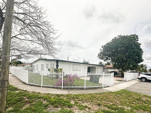 410 W 30th Pl, Hialeah, FL, 33012-5335 | Card Image
