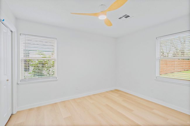 Unfurnished room with wood finished floors and a ceiling fan | Image 30