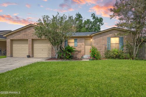120 Pebble Beach Dr, Youngsville, LA, 70592-5208 | Card Image