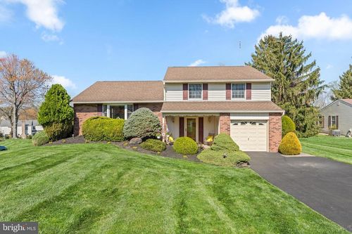 111 W Buttonwood Dr, Churchville, PA, 18966-1420 | Card Image
