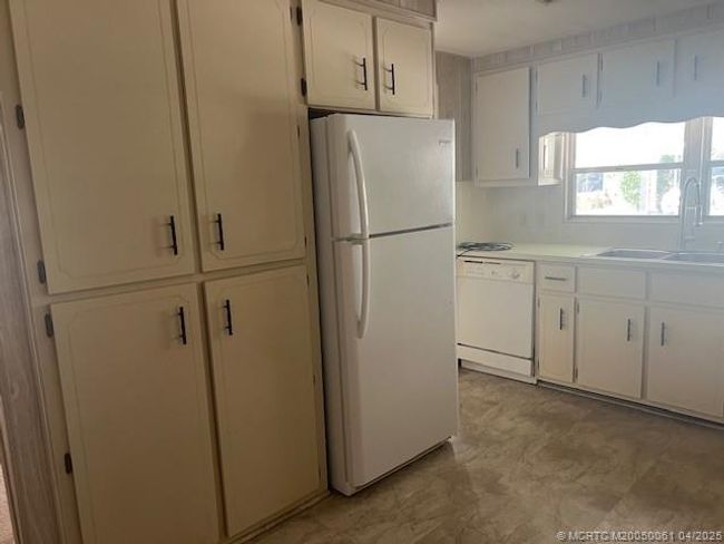 6118 N Joshua Ln, House other with 2 bedrooms, 2 bathrooms and 1 parking in Lantana FL | Image 9