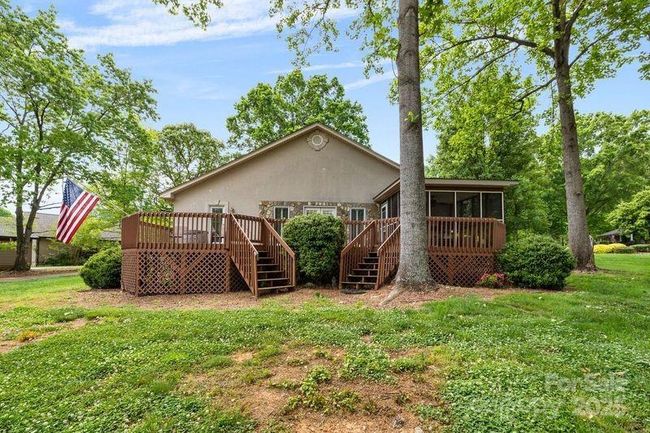 deck and screened in area | Image 9